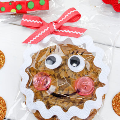 Fun Christmas Craft Gift Idea- Gingerbread Snack Treats made from Oatmeal Cream Pies