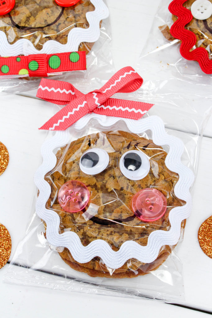 Fun Christmas Craft Gift Idea- Gingerbread Snack Treats made from Oatmeal Cream Pies