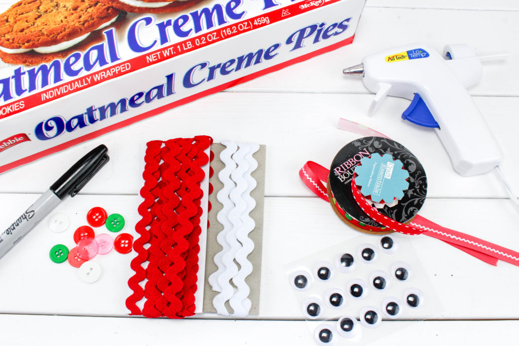 Fun Christmas Craft Gift Idea- Gingerbread Snack Treats made from Oatmeal Cream Pies