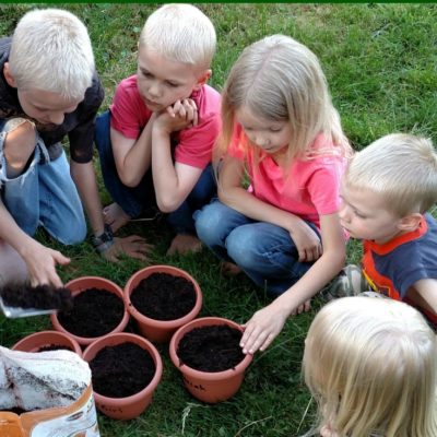 Big List of Homeschooling Benefits from a Large Family Mom!