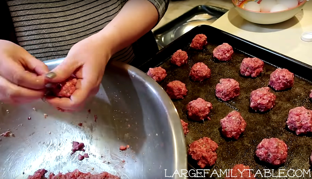 https://largefamilytable.com/wp-content/uploads/2019/04/healthy-homemade-meatballs.jpg